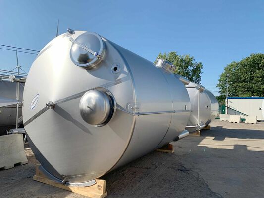 6 x Nieuwe roestvrijstalen verticale opslagtanks van 30.000L in AISI304L