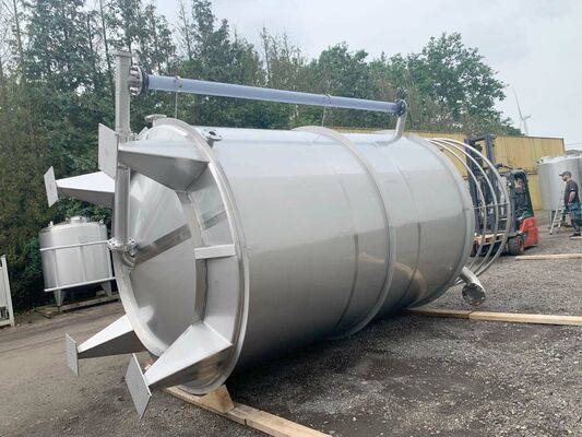1 x Nieuwe roestvrijstalen verticale mengtank van 15.300L in AISI304L