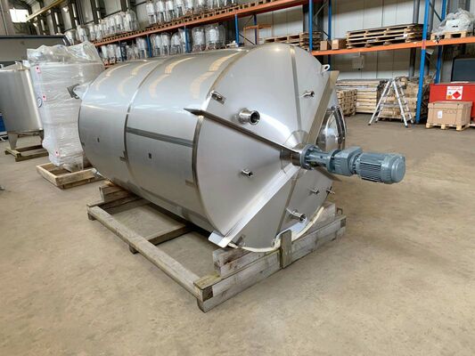1 x Nieuwe roestvrijstalen verticale mengtank van 8100L in AISI316L