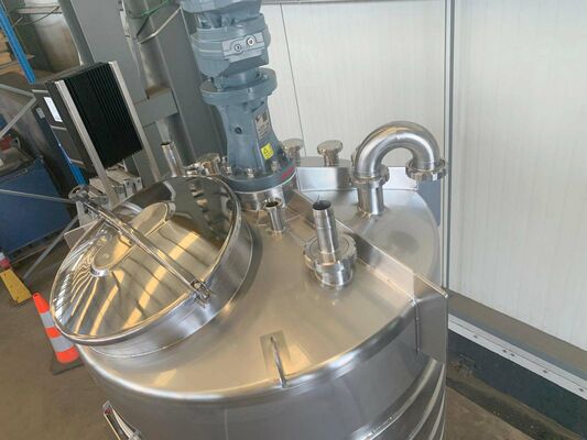 2 x Nieuwe roestvrijstalen verticale mengtanks van 1.500L in AISI316L