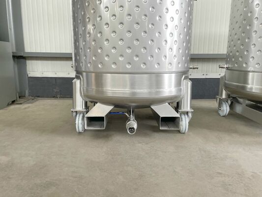 1 x Nieuwe roestvrijstalen verticale druktanks van 790L in AISI304L
