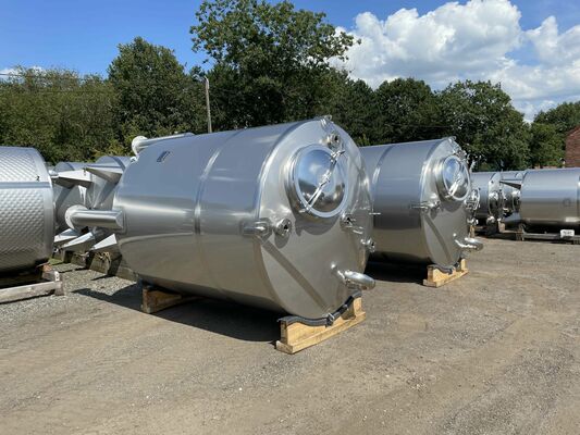 2 x Nieuwe roestvrijstalen verticale opslagtanks van 7.000L in AISI316L