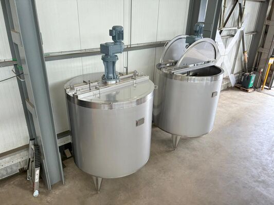 2 x New 3.300L stainless-steel AISI316L vertical mixing tanks.