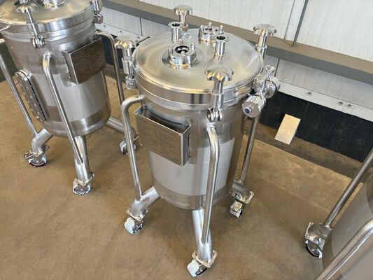 3 x Brand new 75L stainless-steel AISI316L vertical pressure tanks.