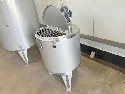 1 x Neuer vertikaler 2.000L Edelstahl-Mischbehälter aus AISI316L  1 x Neuer vertikaler 500L Edelstahl-Mischbehälter aus AISI316L