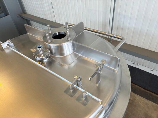 1 x Brand new 500L stainless-steel AISI316L vertical mixing tank.