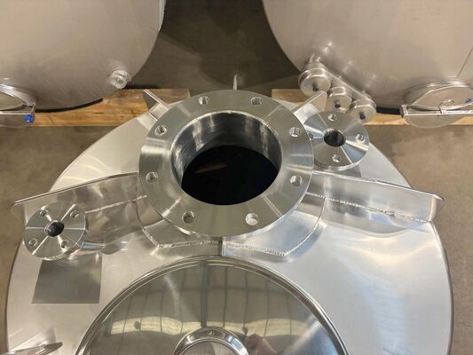1 x Nouvelle cuve de mélange verticale 780 L en acier inoxydable AISI 316L.