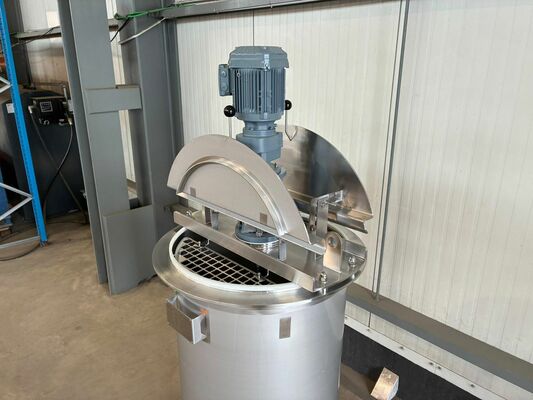 1 x New 300L stainless-steel AISI316L vertical mixing tank.