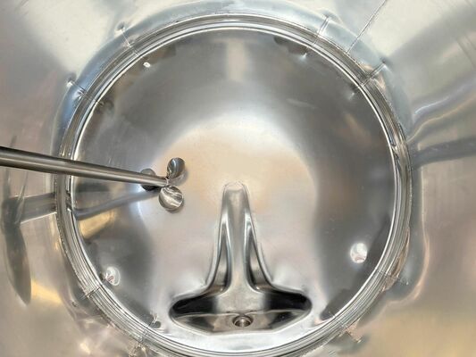 1 x Second hand new 1000L stainless-steel AISI304L vertical mixing tank.