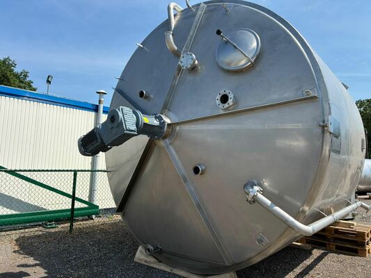 1 x stainless-steel second hand vertical mixing tank of 30.000L in stainless-steel AISI 304L.