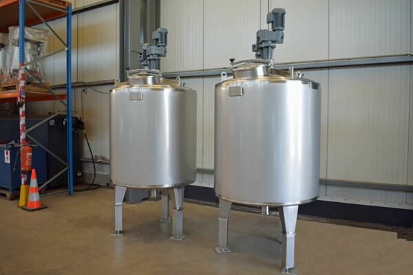 2 x New 1.330L stainless-steel AISI316L vertical storage tanks