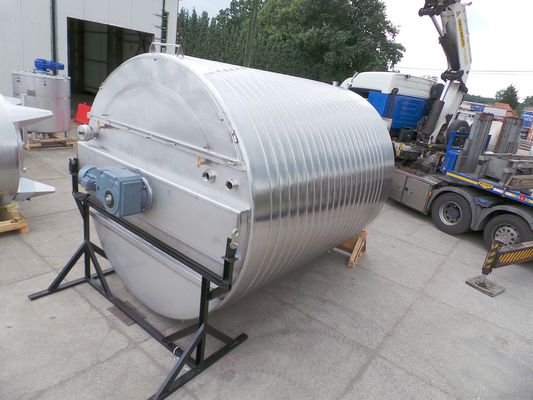 1 x 25.500L AISI304L mengtank; chocolade roerwerk; warmtewisselaar