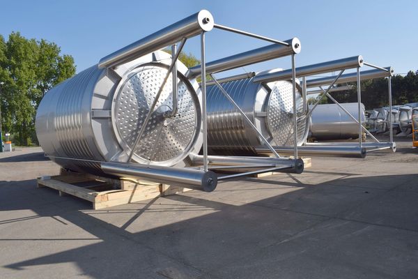 OR170047: 2 x 15.300L AISI304L roestvrijstalen mengtank met warmtewisselaar