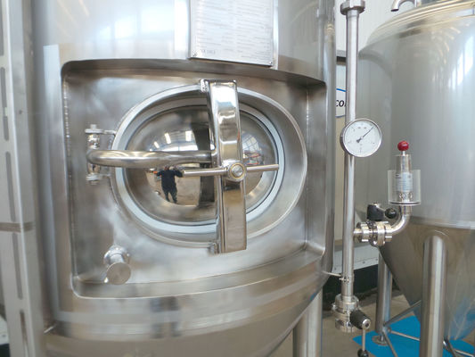 2 x 1.390L roestvrijstalen AISI304 CCT bier fermentatie tanks met een werkdruk van 3 bar