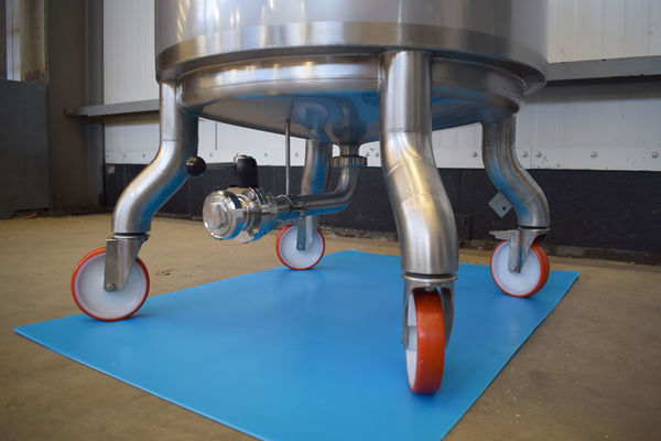 OR180300 - 4 x 300L AISI316 Cuves de mélange en acier inoxydable, les cuves sont isolée et prévu d'un échangeur de chaleur