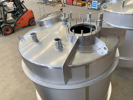 3 x 3,300L stainless steel AISI 304L vertical mixing tanks