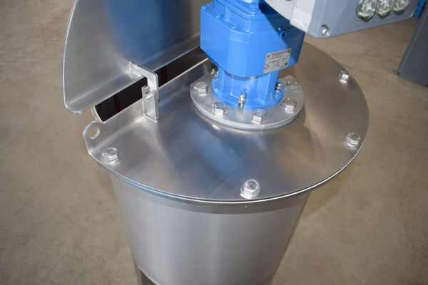 1 x AISI316L 100L stainless steel mixing tank with an agitator for viscous liquids