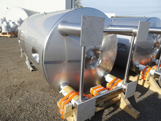 6 x Nieuwe roestvrijstalen verticale mengtanks van 4.500L
