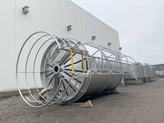 1 x Nieuwe roestvrijstalen verticale mengtank van 15.300L in AISI304L