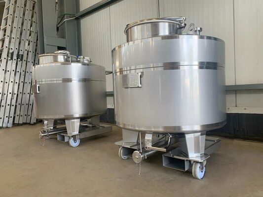 2 x Nieuwe roestvrijstalen verticale opslagtanks van 400L in AISI316L