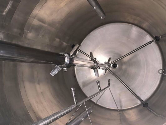 2 x Nieuwe roestvrijstalen verticale mengtanks van 1.500L in AISI316L