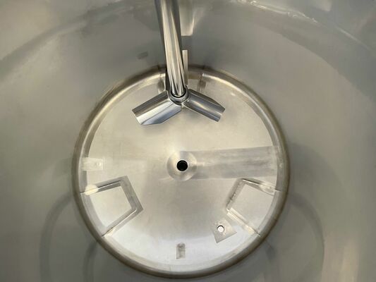 1 x Nieuwe roestvrijstalen verticale mengtank van 300L in AISI316L  1 x Nieuwe roestvrijstalen verticale mengtank van 500L in AISI316L