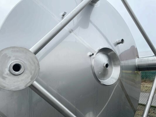 4 x Nieuwe roestvrijstalen verticale opslagtanks van 44.000L in AISI316L