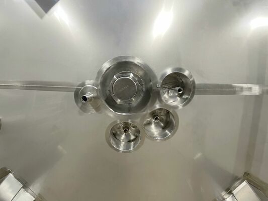 2 x Nieuwe roestvrijstalen verticale mengtanks van 15.300L in AISI316L