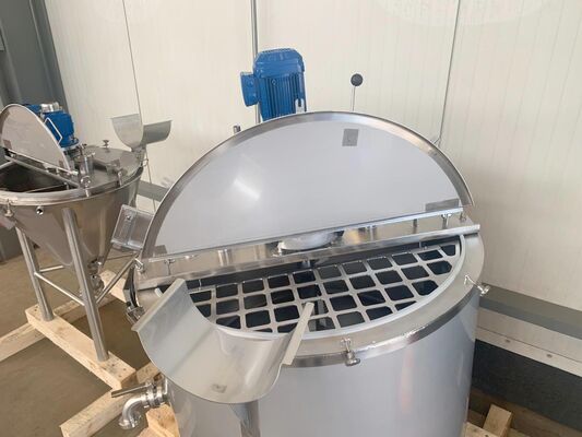 1 x cuve de mélange neuve verticale de 500L en acier inoxydable AISI304L. 1 x cuve de mélange neuve verticale de 60L en acier inoxydable AISI304L.