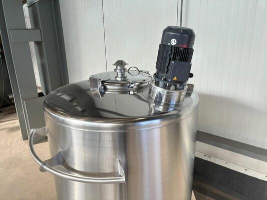 1 x Second hand new 1000L stainless-steel AISI304L vertical mixing tank.