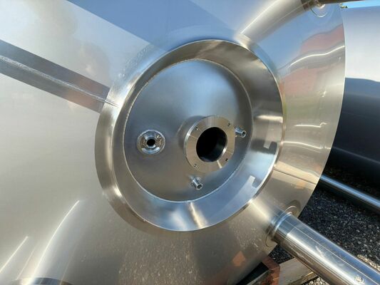 4 x Cuves de stockage verticales neuves de 6 000 litres en acier inoxydable AISI 316L.