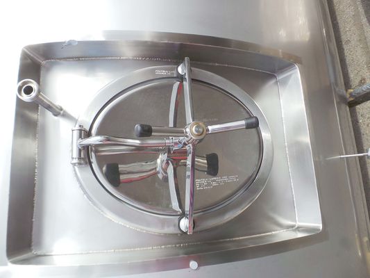 2 x 26,2m³: AISI304 BBT helder bier tanks; 2.5 bar PED CE TüV; 10% Rx
