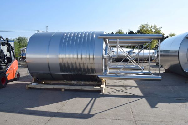 OR170047: 2 x 15.300L AISI304L roestvrijstalen mengtank met warmtewisselaar