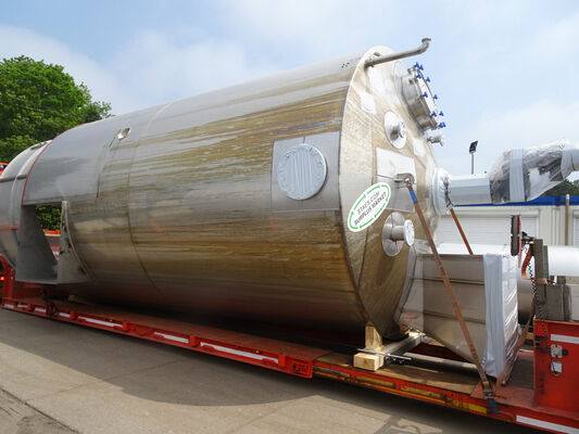 1 x stainless-steel second hand vertical mixing tank of 40.000L in stainless-steel AISI 304L