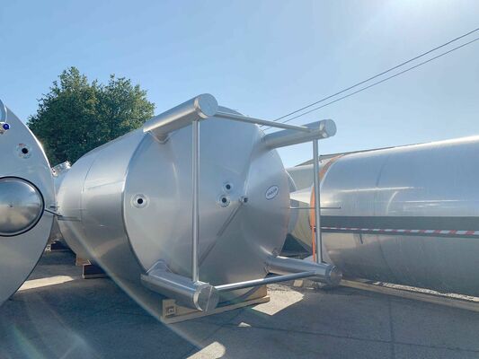 6 x Nieuwe roestvrijstalen verticale opslagtanks van 30.000L in AISI304L