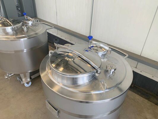 2 x Nieuwe roestvrijstalen verticale opslagtanks van 400L in AISI316L