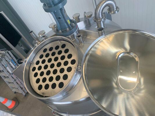 2 x Nieuwe roestvrijstalen verticale mengtanks van 1.500L in AISI316L