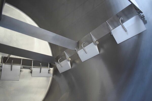 1 x Nieuwe roestvrijstalen verticale mengtank van 1000L in AISI304L