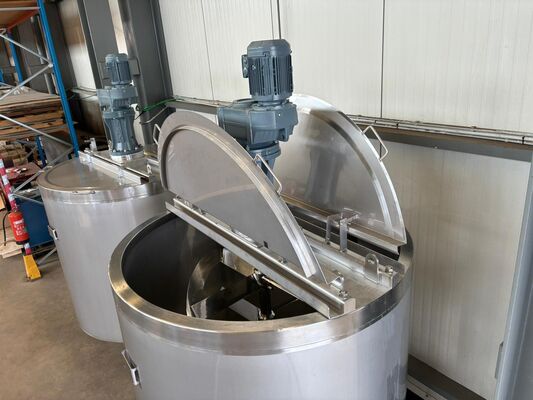 2 x New 3.300L stainless-steel AISI316L vertical mixing tanks.