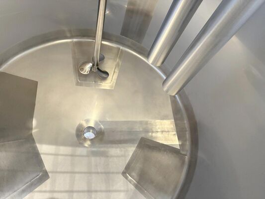 1 x Neuer vertikaler 2.000L Edelstahl-Mischbehälter aus AISI316L  1 x Neuer vertikaler 500L Edelstahl-Mischbehälter aus AISI316L