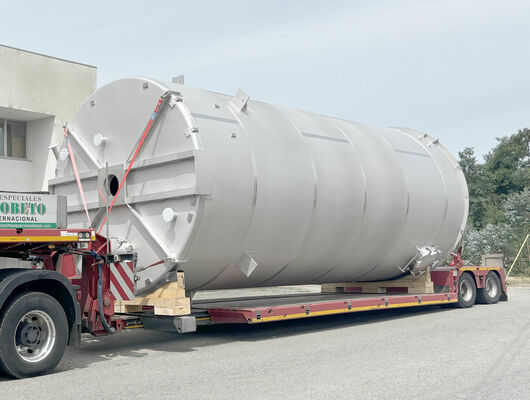 2 x Nieuwe roestvrijstalen verticale opslagtanks van 61.000L in AISI316L