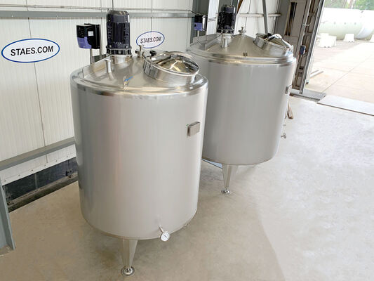 2 x New Stainless Steel AISI 316L vertical storage tanks of 2.000L and 3.300L.