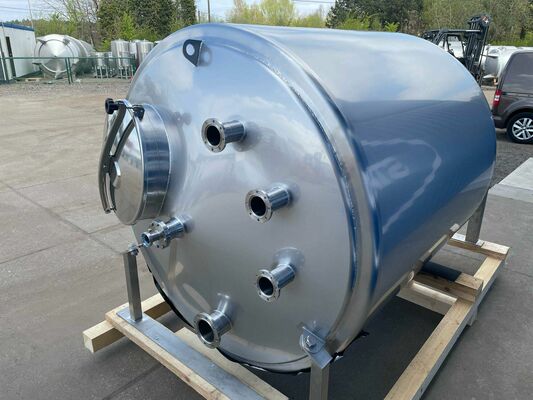 1 x New 2.500L stainless-steel AISI316L vertical storage tank.