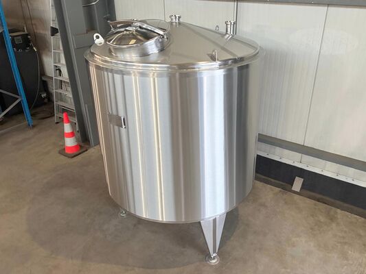 1 x New 3.300L stainless-steel AISI316L vertical storage tank.