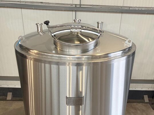 1 x Nouvelle cuve de stockage verticale en acier inoxydable AISI316L de 3.300L