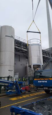 2 x neue vertikale Lagertanks aus Edelstahl mit einem von 30.400L aus AISI316L