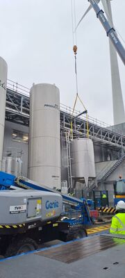 2 x neue vertikale Lagertanks aus Edelstahl mit einem von 30.400L aus AISI316L