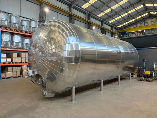 2 x cuves de stockage d'occasion en inox, verticales, de 41.000 L chacune, en acier inoxydable AISI 304L