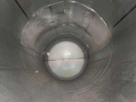 2 x cuves de stockage d'occasion en inox, verticales, de 41.000 L chacune, en acier inoxydable AISI 304L