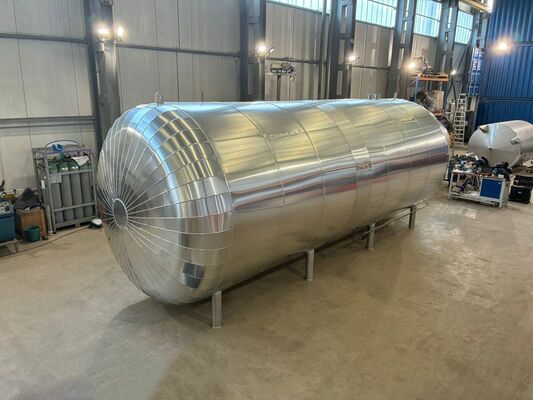 2 x cuves de stockage d'occasion en inox, verticales, de 41.000 L chacune, en acier inoxydable AISI 304L